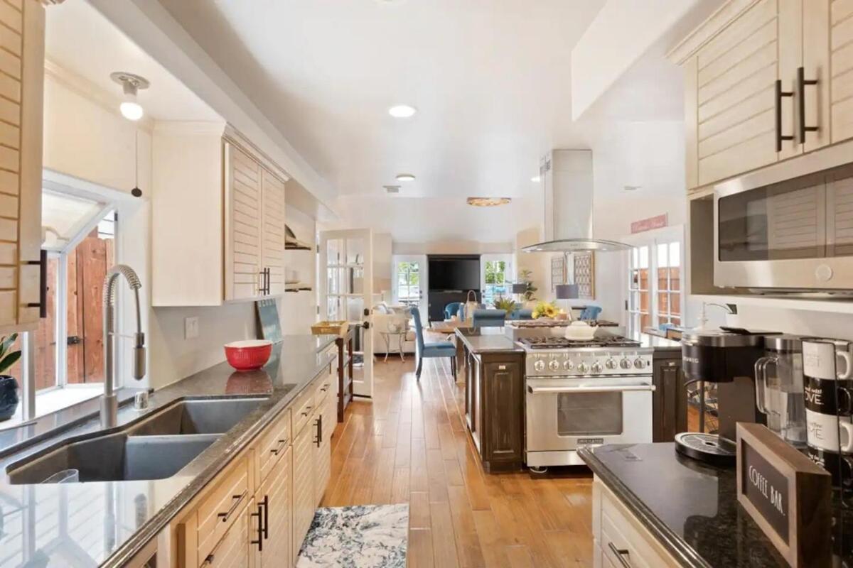 Elegant Beach Living, Just Blocks To The Sand Huntington Beach Extérieur photo